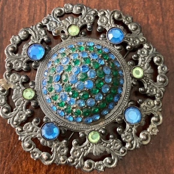 VINTAGE STYLE Black  Round Brooch with Rhinestones - Picture 1 of 7
